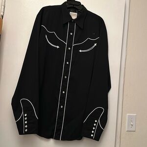 Selling to open room in my closet .